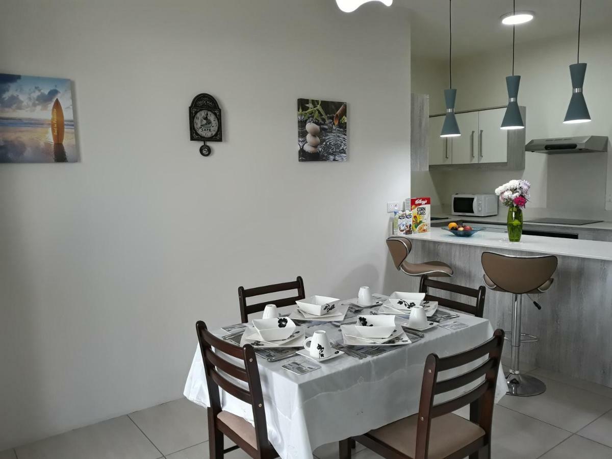 2 Bedroom Flat 15 Mins Walk From Flic En Flac Beach 外观 照片