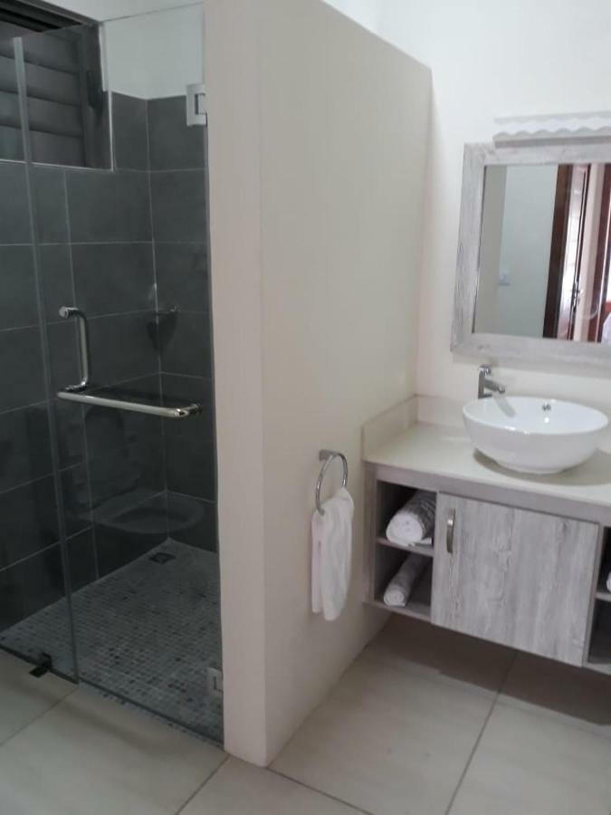 2 Bedroom Flat 15 Mins Walk From Flic En Flac Beach 外观 照片